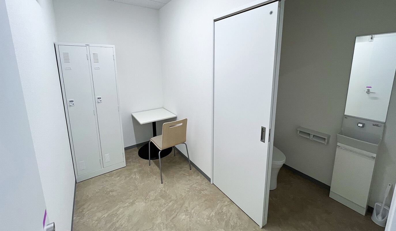 女子更衣室、WC
