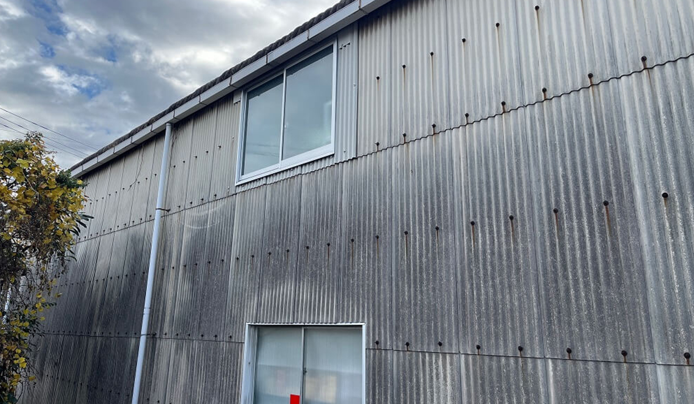 北側外壁サッシ取付完成